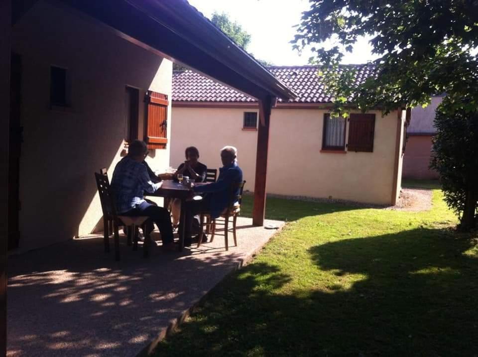 Les Jardins Du Castel Gites Annick Et Jean Paul Saint-Georges-d'Esperanche Bilik gambar